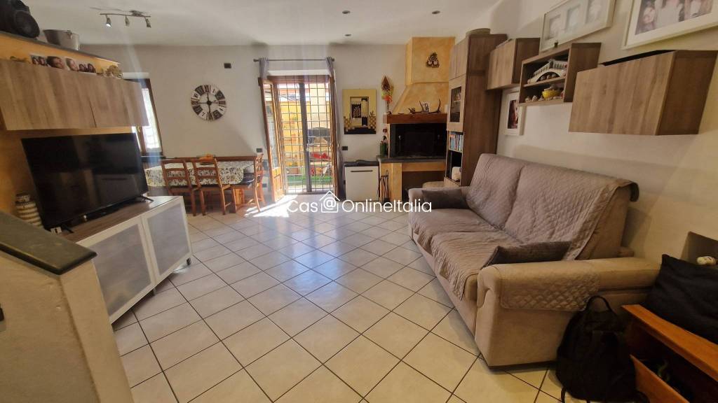 casa indipendente in vendita a Prato in zona Cafaggio