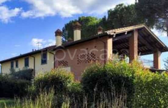 casa indipendente in vendita a Prato in zona Castelnuovo