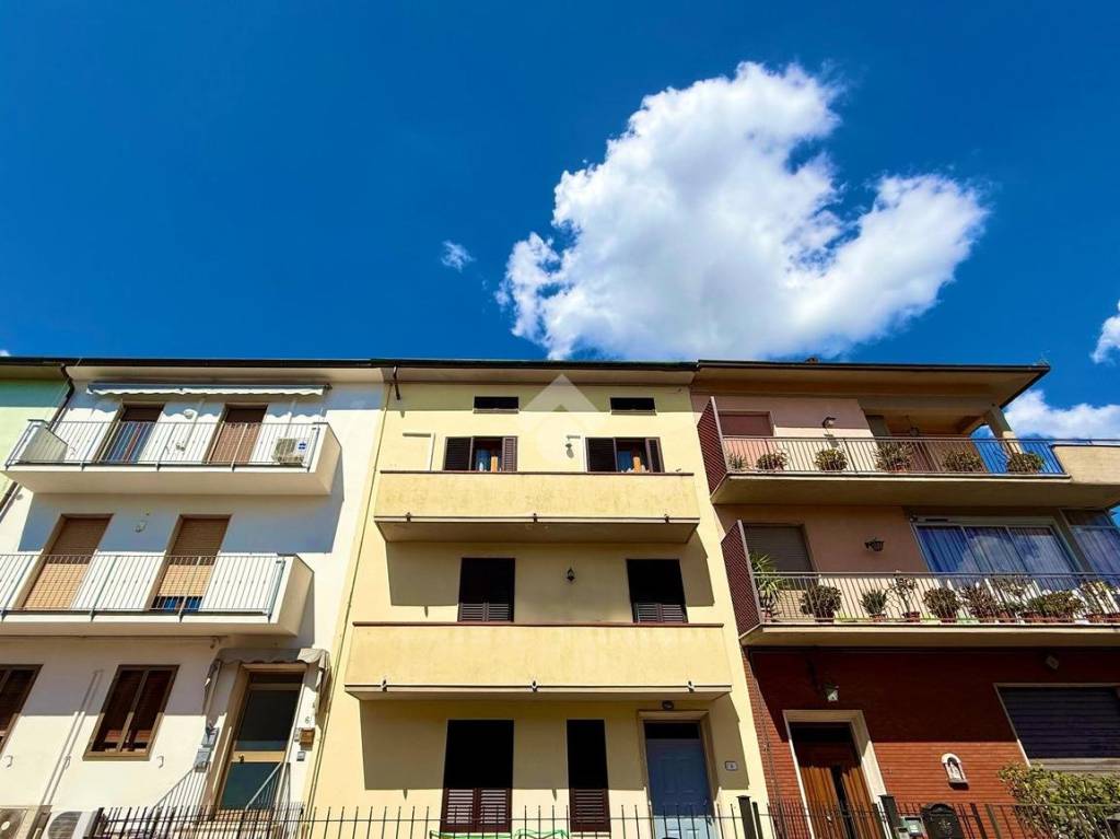 appartamento in vendita a Prato in zona Sant'Ippolito