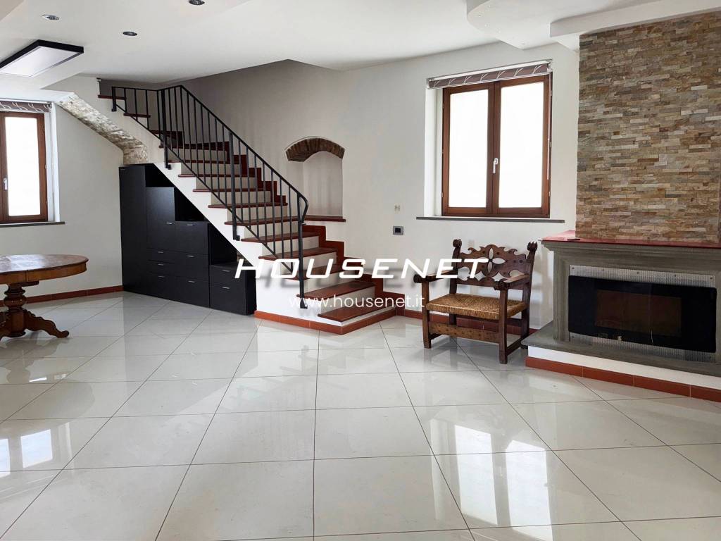 casa indipendente in vendita a Prato