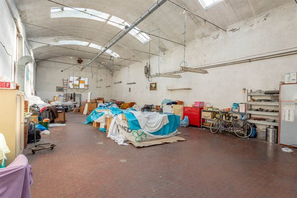 ufficio in vendita a Prato in zona Galciana