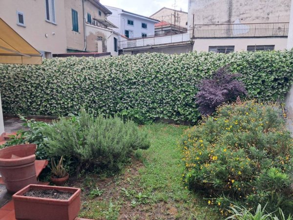 casa indipendente in vendita a Prato in zona Viaccia