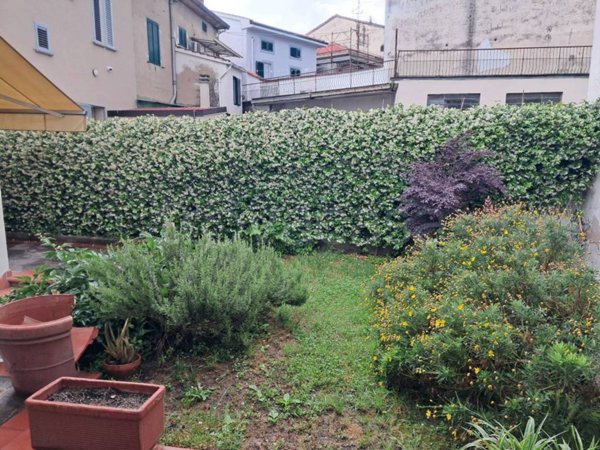 casa indipendente in vendita a Prato in zona Viaccia