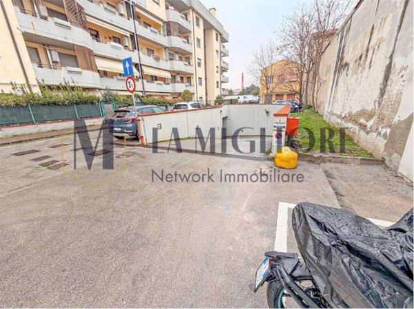 locale di sgombero in vendita a Prato