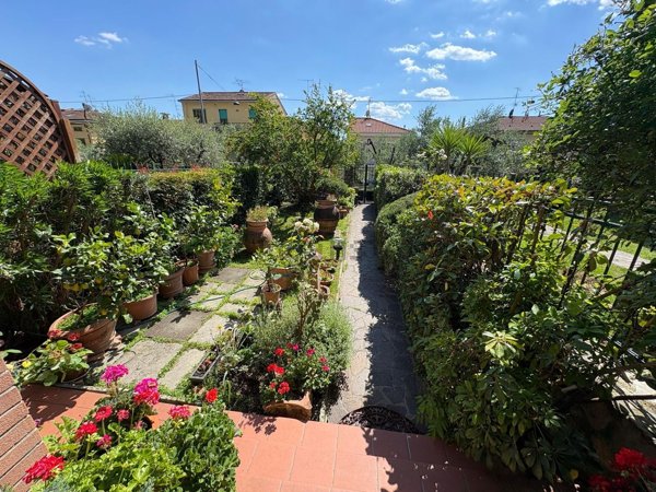 casa indipendente in vendita a Prato in zona La Macine