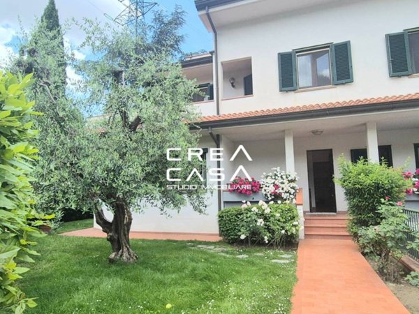 casa indipendente in vendita a Prato in zona Carteano