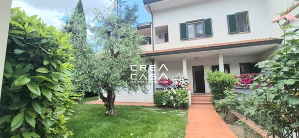casa indipendente in vendita a Prato