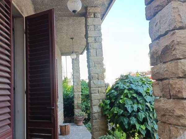 casa indipendente in vendita a Prato in zona Tavola