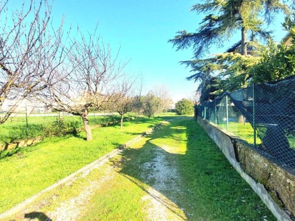 casa indipendente in vendita a Prato in zona Tavola