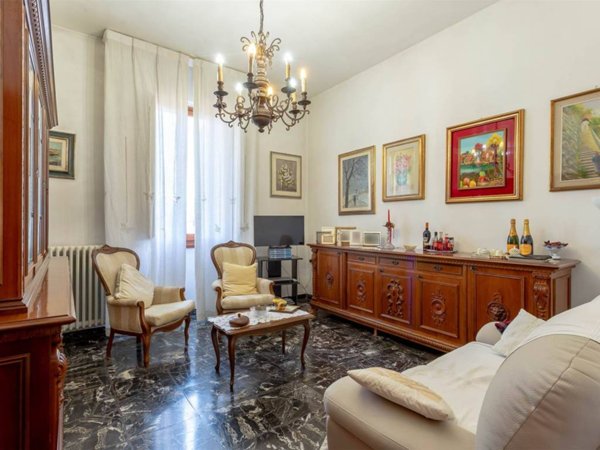 casa indipendente in vendita a Prato in zona Sant'Ippolito