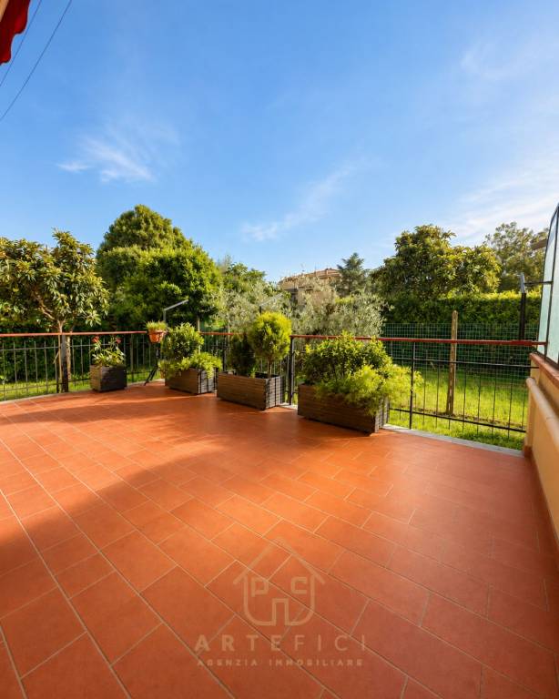 appartamento in vendita a Prato in zona Santa Lucia