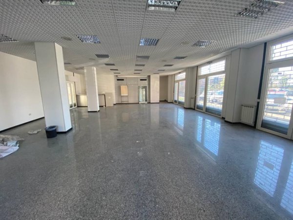 negozio in vendita a Prato in zona Grignano