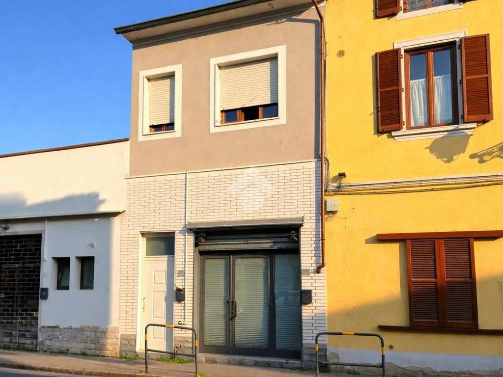 casa indipendente in vendita a Prato in zona Galciana