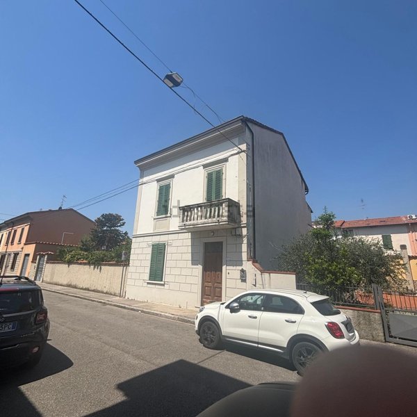 casa indipendente in vendita a Prato