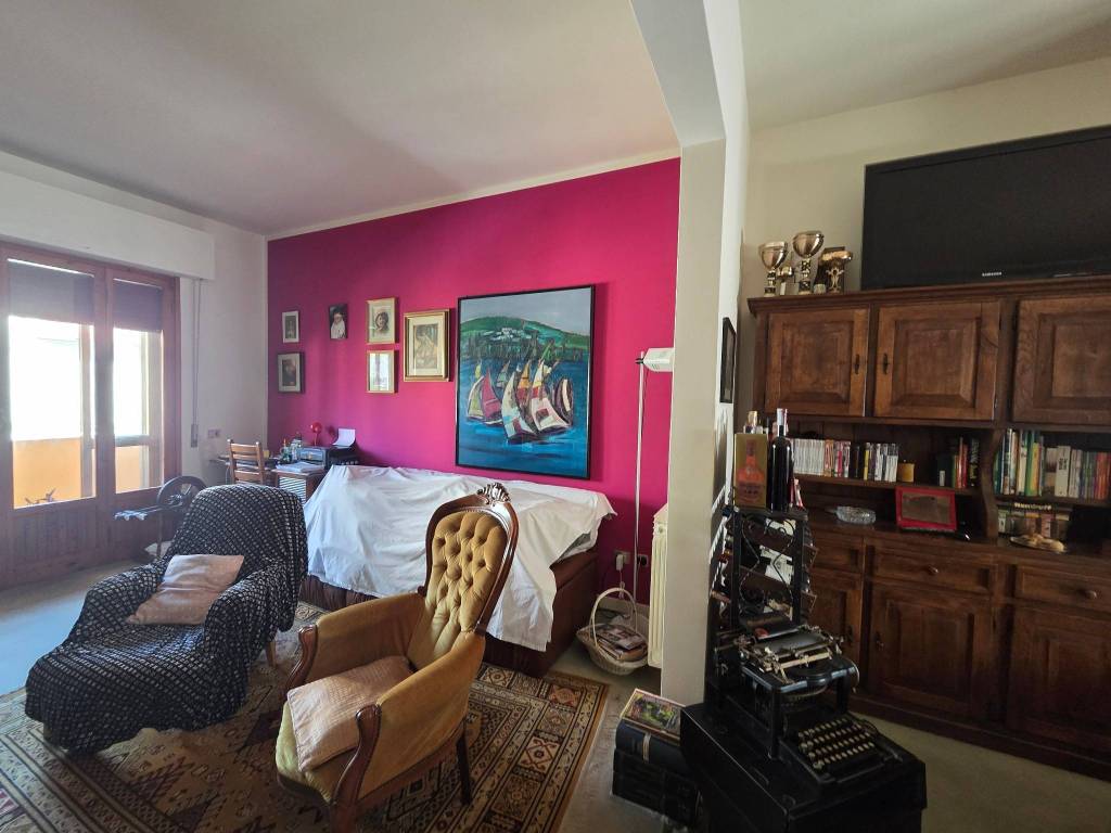 casa indipendente in vendita a Prato in zona Santa Lucia