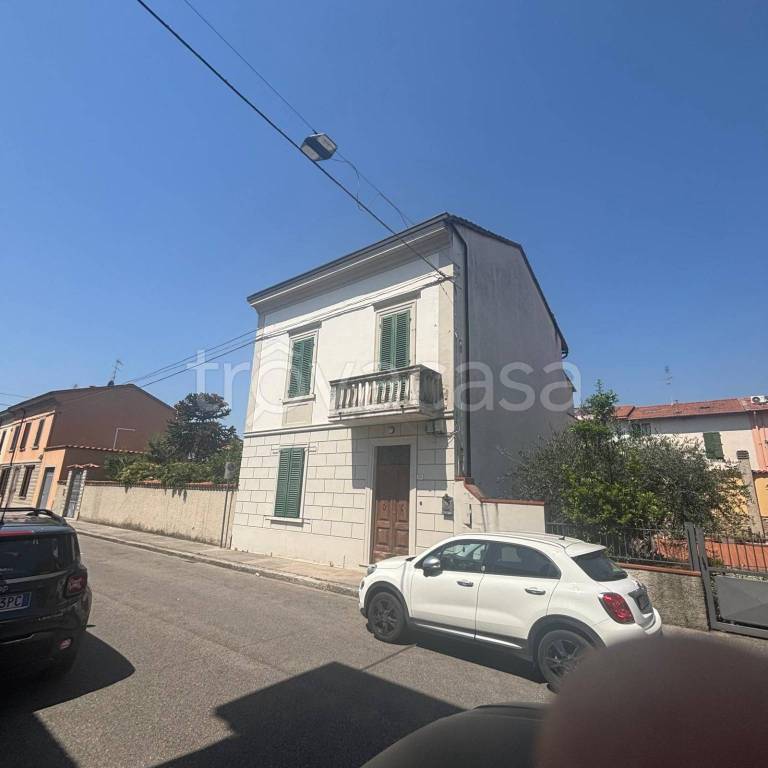 casa indipendente in vendita a Prato
