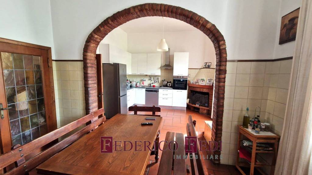 casa indipendente in vendita a Prato