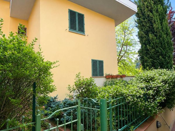 casa indipendente in vendita a Prato in zona Carteano