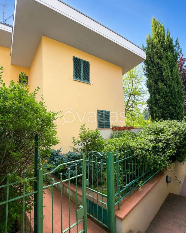 casa indipendente in vendita a Prato
