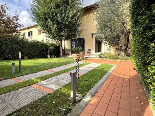 casa indipendente in vendita a Prato in zona Figline