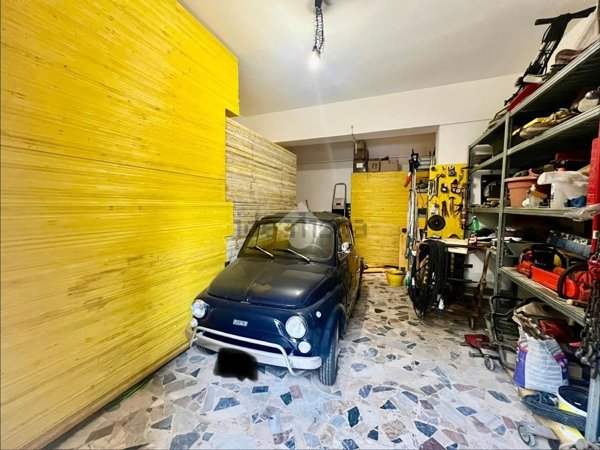 locale di sgombero in vendita a Prato in zona Maliseti