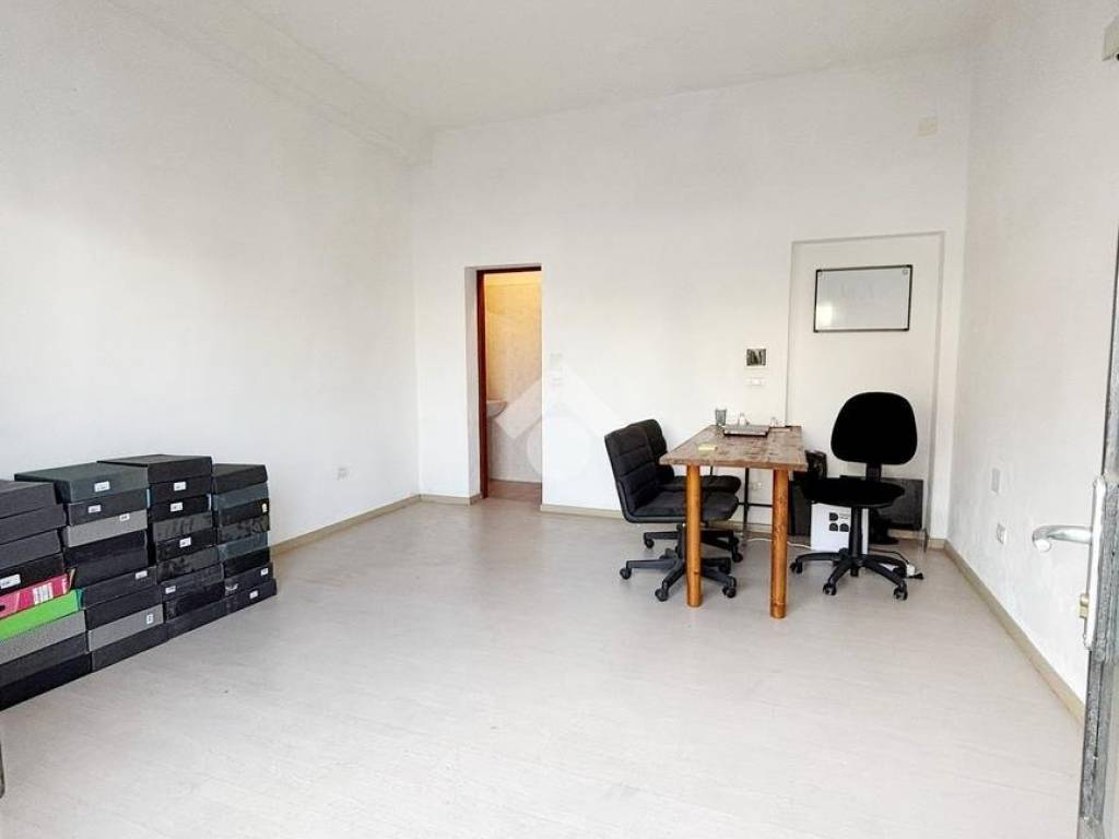 negozio in vendita a Prato