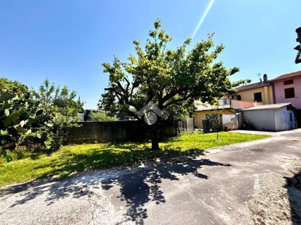 casa indipendente in vendita a Prato in zona Tavola