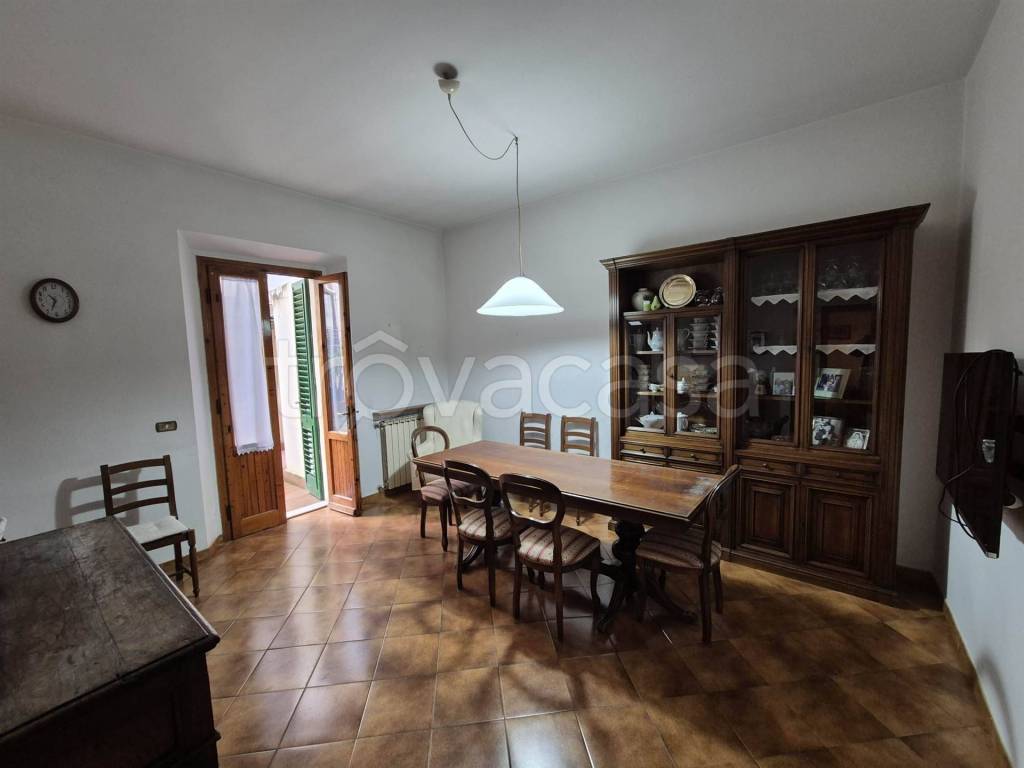 casa indipendente in vendita a Prato in zona Santa Gonda
