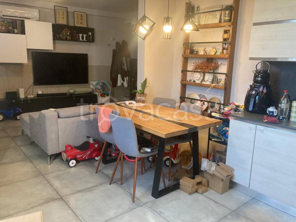 casa indipendente in vendita a Prato in zona Viaccia