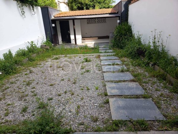 casa indipendente in vendita a Prato