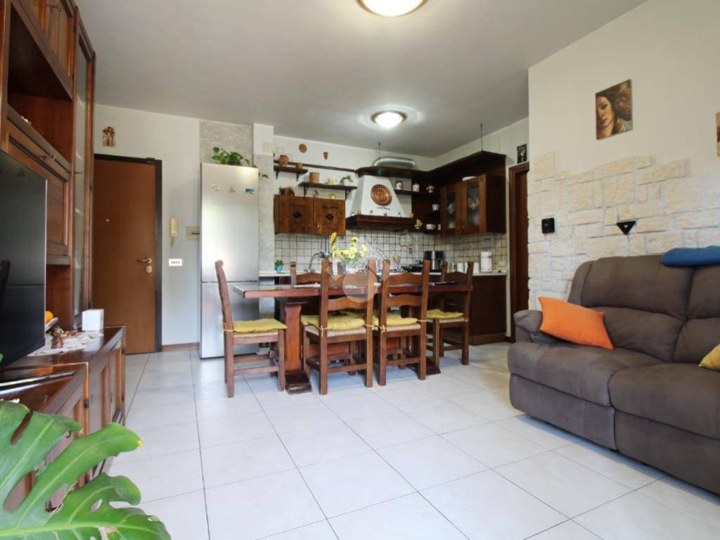 appartamento in vendita a Prato in zona Paperino