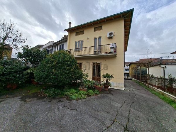 casa indipendente in vendita a Prato