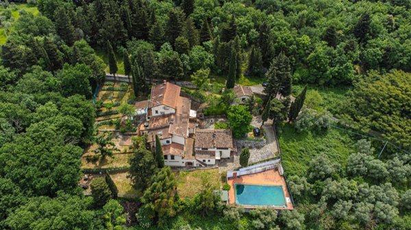 casa indipendente in vendita a Prato in zona Santa Lucia