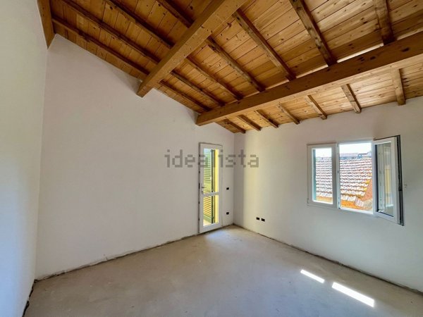 casa indipendente in vendita a Prato in zona Iolo