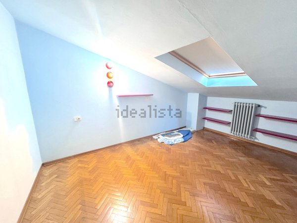 casa indipendente in vendita a Prato