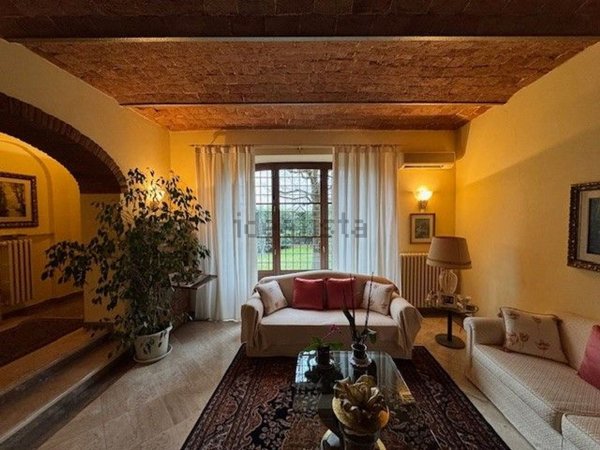 casa indipendente in vendita a Prato