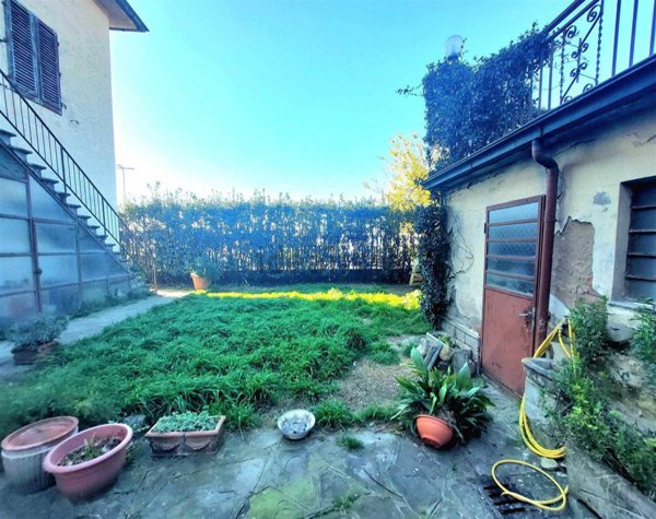 casa indipendente in vendita a Prato
