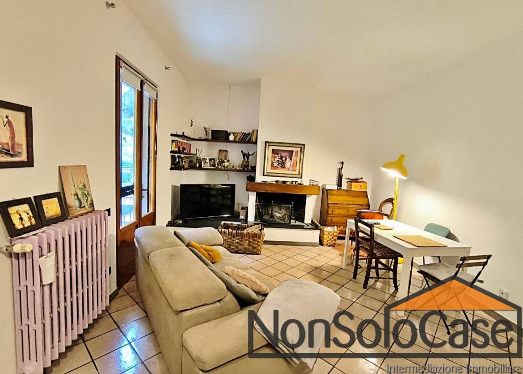 casa indipendente in vendita a Prato in zona Santa Lucia