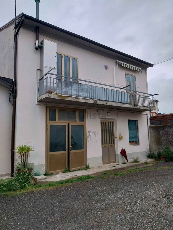 casa indipendente in vendita a Prato in zona Coiano