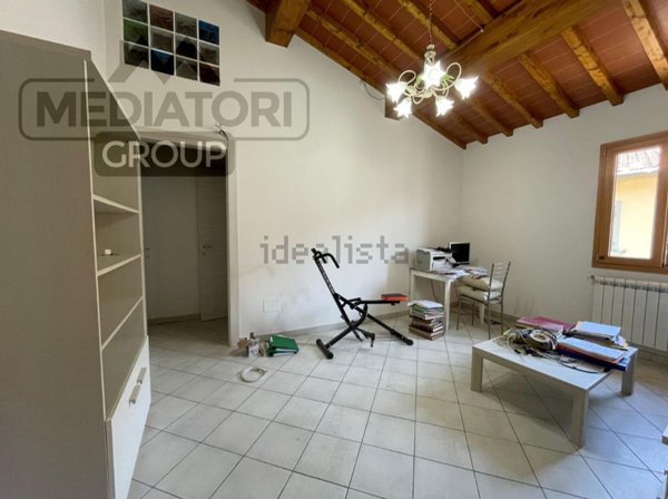 casa indipendente in vendita a Prato in zona Paperino