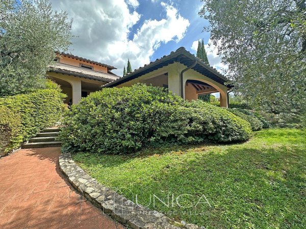 casa indipendente in vendita a Prato