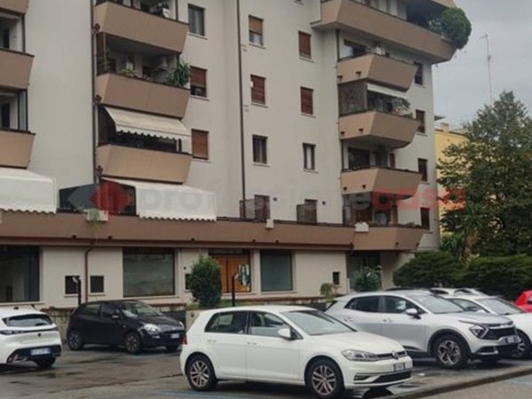 negozio in vendita a Prato