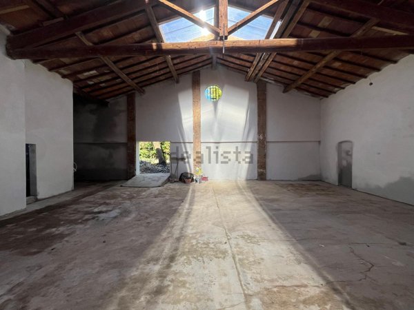 locale di sgombero in vendita a Prato in zona Iolo