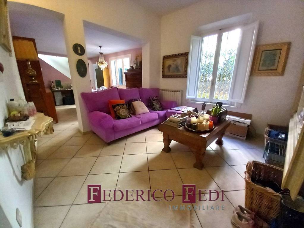 casa indipendente in vendita a Prato