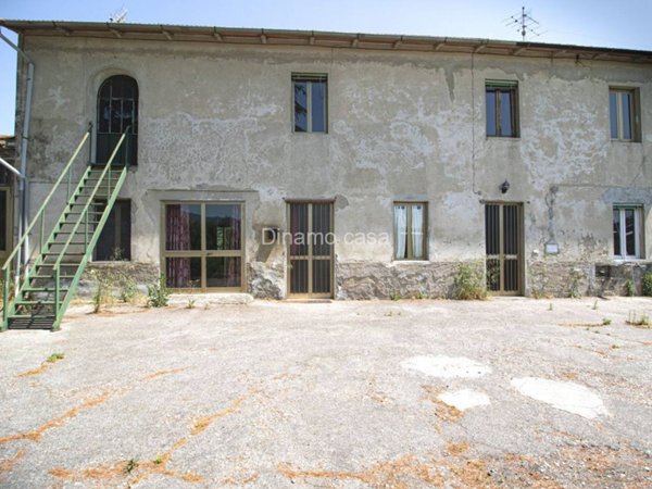 casa indipendente in vendita a Prato in zona Tavola