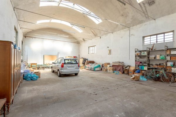 negozio in vendita a Prato in zona Galciana