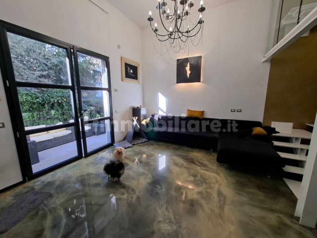 casa indipendente in vendita a Prato