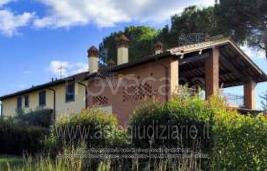 casa indipendente in vendita a Prato in zona Castelnuovo
