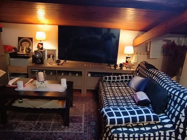 casa indipendente in vendita a Prato