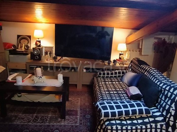 casa indipendente in vendita a Prato